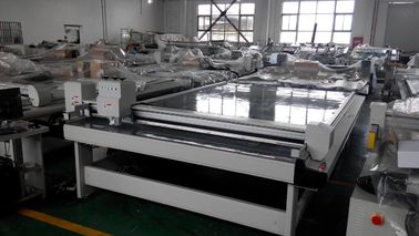 De UVdoos die van het Printer Flatbed Karton Machine, Tapijtsnijmachine maken 1230 Mm/S